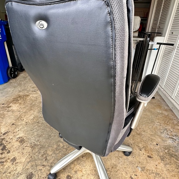 Serta Smart Layers Big and Tall Chair(Delivery and Pick Up in the Bay Area only) - Picture 5 of 6